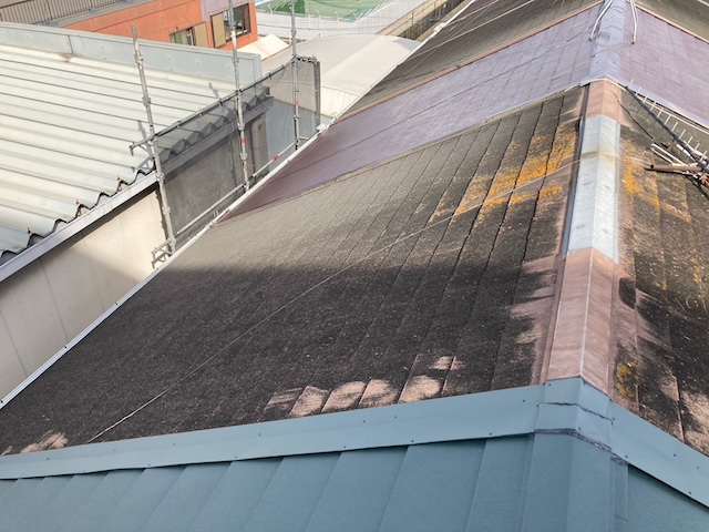 経年劣化した屋根材